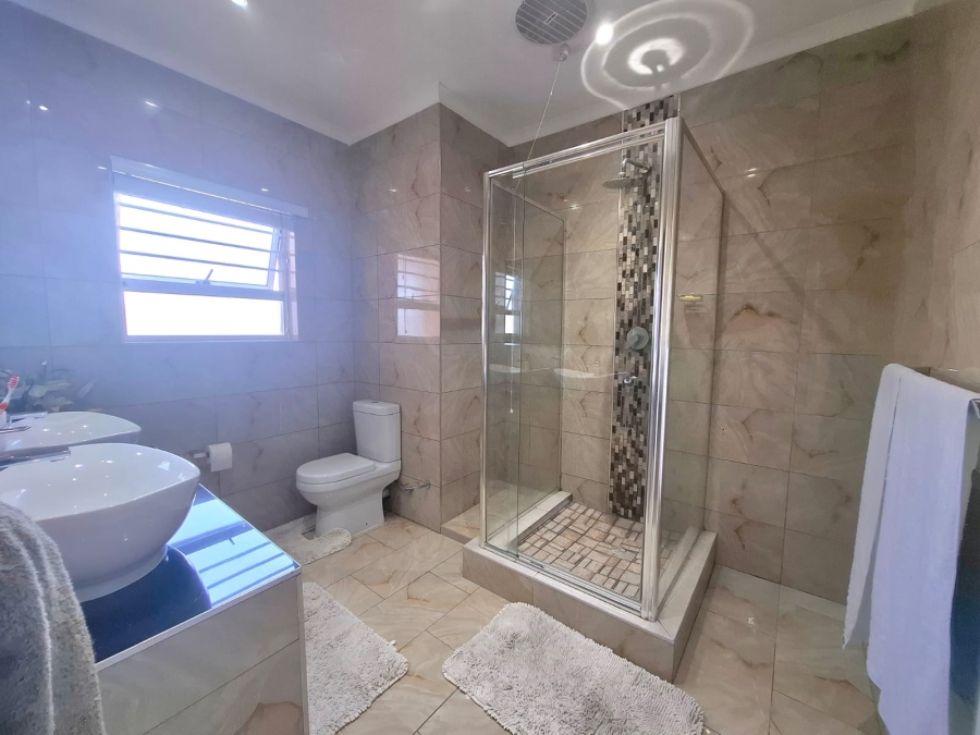 5 Bedroom Property for Sale in Nahoon Valley Park Eastern Cape